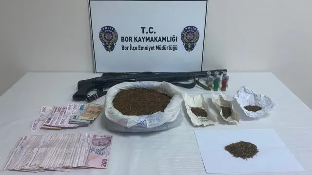 Bor’da Uyuşturucu Operasyonunda Bir Şüpheli Tutuklandı Bor’da Uyuşturucu Operasyonunda Bir Şüpheli Tutuklandı