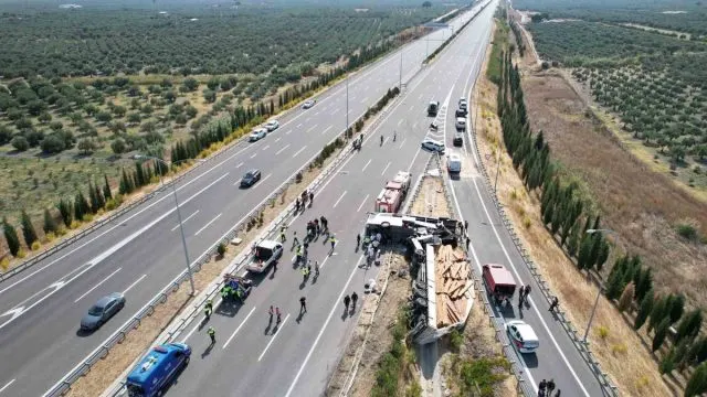 Akhisar'daki 11 Ölümlü Kazada İki Sürücü Tutuklandı