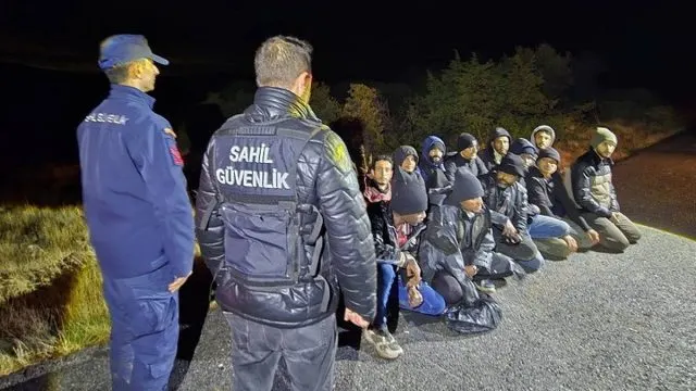Urla Çılga Koyu’nda 50 Düzensiz Göçmen Yakalandı Urla Çılga Koyu’nda 50 Düzensiz Göçmen Yakalandı