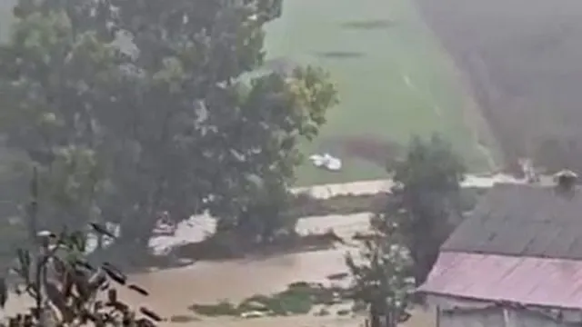 Kaynarca’da Sağanak Yolları Suya Gömdü