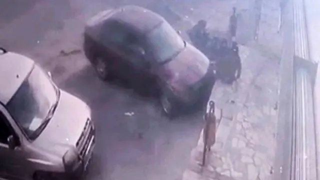 Kayseri'de Vites Karışıklığı Kaldırımda Oturan Kişiyi Yaraladı Kayseri'de Vites Karışıklığı Kaldırımda Oturan Kişiyi Yaraladı