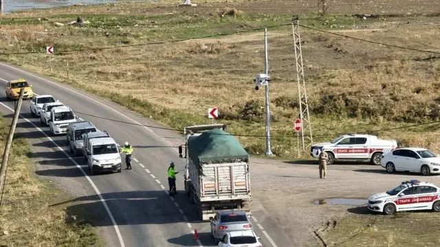 Malazgirt Yolunda Drone Destekli Jandarma Denetimi