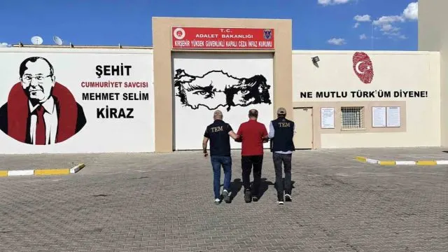 Kırşehir'de 2019'dan Beri Aranan Fetö Şüphelisi M.ç. Tutuklandı Kırşehir'de 2019'dan Beri Aranan Fetö Şüphelisi M.ç. Tutuklandı
