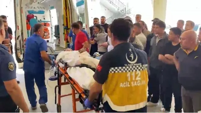 Gazipaşa’da İş Makinesine Sıkışan 15 Yaşındaki Çocuk Ağır Yaralandı