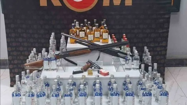 Uşak'ta Kaçakçılık Operasyonunda Çok Sayıda Kaçak Ürün Ele Geçirildi