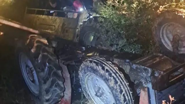 Kiraz’da Devrilen Traktörün Altında Kalan Sürücü Hayatını Kaybetti Kiraz’da Devrilen Traktörün Altında Kalan Sürücü Hayatını Kaybetti
