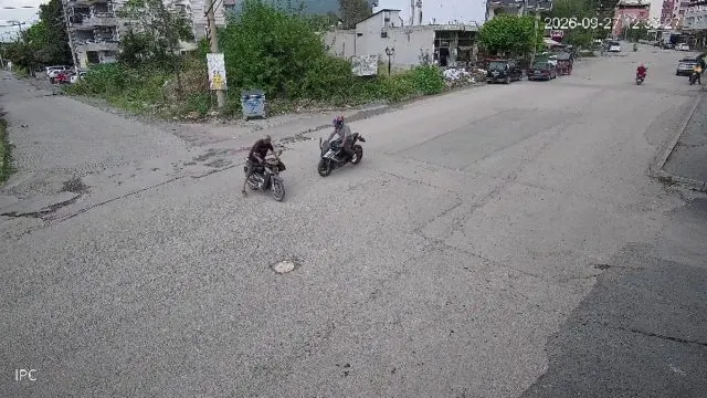 Payas'ta Motosikletler Çarpıştı, Genç Sürücüden Yaşlı Adama Tepki