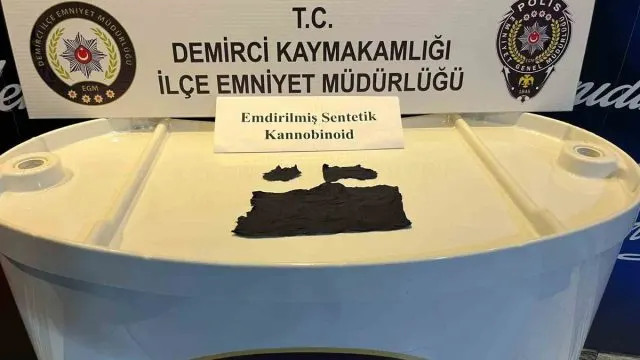 Demirci'de Araçta Yaklaşık Bin İçimlik Sentetik Kannabinoid Bulundu