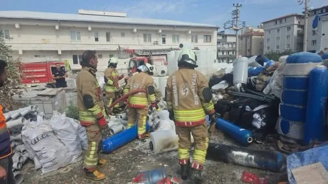 Hatay Antakya'da Şantiye Malzemeleri Yangını Kontrol Altına Alındı