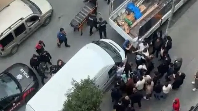 Esenyurt'ta Darp İ̇ddiası Sonrası Ev Önünde Kavga: Polise Direnildi