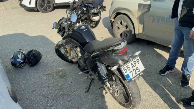 Samsun Atakum'da Motosiklet Ve Otomobil Kazasında 1 Kişi Yaralandı