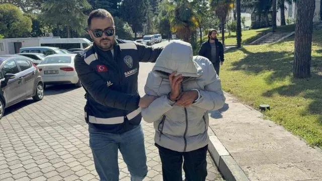 İlkadım’da Eşini Bıçaklayan Koca Adliyeye Gönderildi İlkadım’da Eşini Bıçaklayan Koca Adliyeye Gönderildi