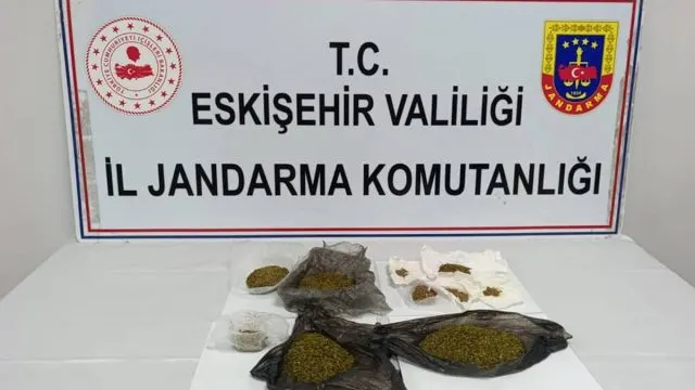 Odunpazarı'nda Araçta 174 Gram Bonzai Ele Geçirildi