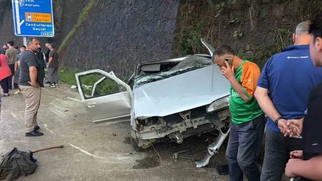 Cenaze Dönüşü Kaza: 2 Yaralı Cenaze Dönüşü Kaza: 2 Yaralı