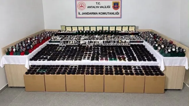 Aksu’daki Depoda 5 Milyon 250 Bin Liralık Kaçak Ürün Yakalandı