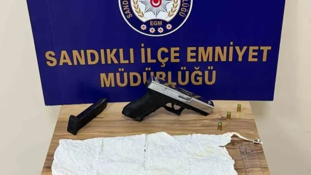Sandıklı'da Uyuşturucu Operasyonunda İ̇ki Şüpheli Tutuklandı Sandıklı'da Uyuşturucu Operasyonunda İ̇ki Şüpheli Tutuklandı