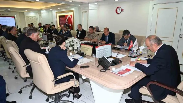 Vali Canalp Başkanlığında Okul Güvenliği Tedbirleri Masada