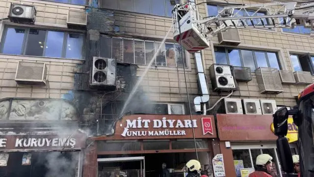 Kayseri Melikgazi’deki İşyerinde Çıkan Yangın Yandaki Dükkâna Sıçradı