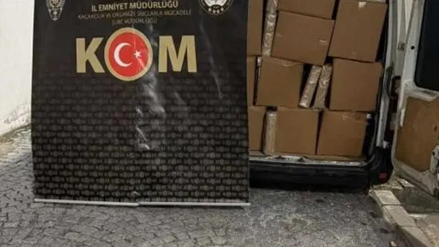 Niğde'de İki Araçtan 2 Milyon 700 Bin Kaçak Makaron Çıktı