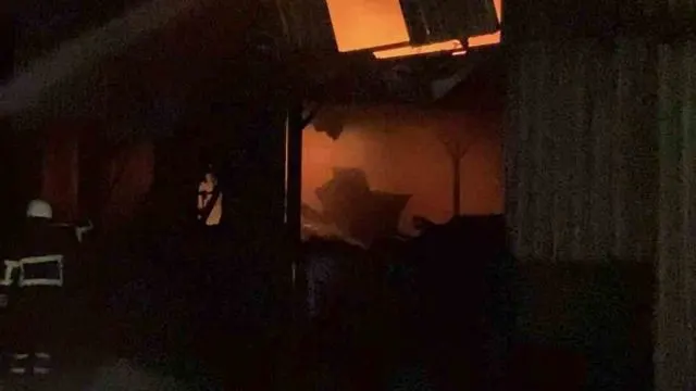 Biga'da Hurda Dükkanındaki Yangın Büyümeden Söndürüldü