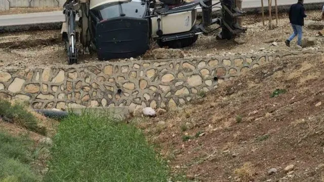 Batman'da İş Makinesi Devrildi: Sürücü Yaralandı
