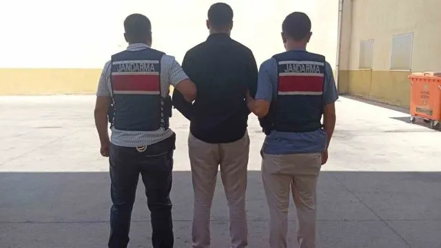 Oğuzeli'nde 14 Yıl 2 Ay 15 Gün Hapis Cezasıyla Aranan M.ö. Yakalandı Oğuzeli'nde 14 Yıl 2 Ay 15 Gün Hapis Cezasıyla Aranan M.ö. Yakalandı