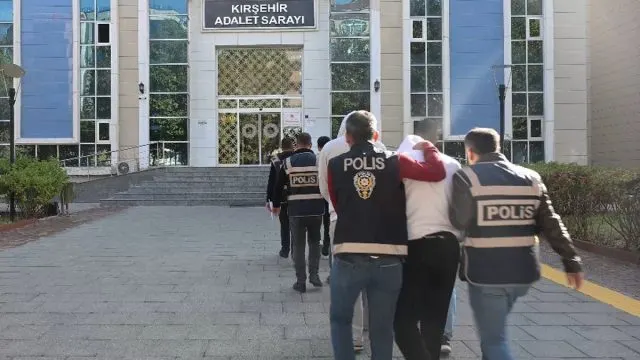 Kırşehir'de Dört Suç Dosyasından Yakalanan 5 Şüpheliden 3'ü Tutuklandı