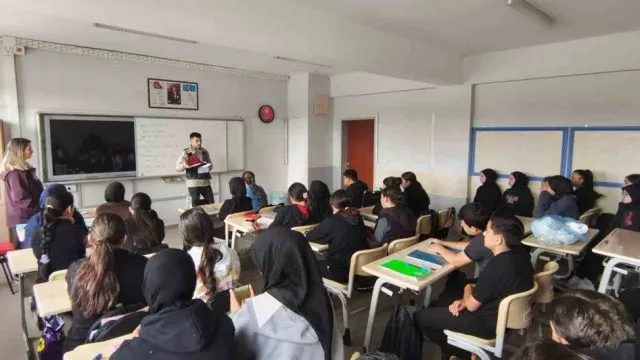 Afyonkarahisar’da Öğrenci Ve Öğretmenlere Siber Güvenlik Bilgilendirmesi