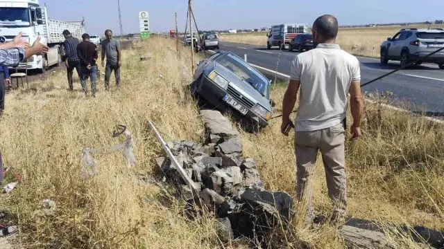 Diyarbakır'da Çınar Ovabağ Mevkiinde İki Araç Çarpıştı: 1 Yaralı Diyarbakır'da Çınar Ovabağ Mevkiinde İki Araç Çarpıştı: 1 Yaralı