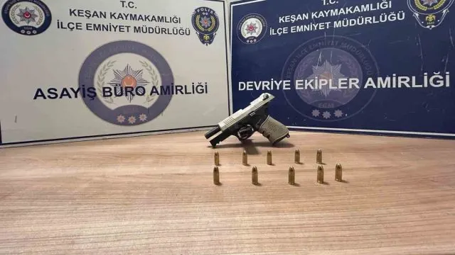 Keşan’da Tabanca Ve 10 Fişekle Yakalanan Şüpheli Gözaltında Keşan’da Tabanca Ve 10 Fişekle Yakalanan Şüpheli Gözaltında