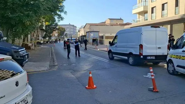 Ümraniye’de Ağaçların Arasında Bulunan Çantadan El Bombası Çıktı Ümraniye’de Ağaçların Arasında Bulunan Çantadan El Bombası Çıktı