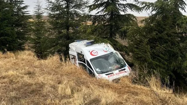 Han’dan Eskişehir’e Giden Ambulans Taşlık’ta Kaza Yaptı