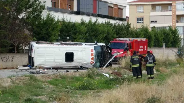 Konya Selçuklu’da Servis Minibüsü Ve Otomobil Çarpıştı: 9 Yaralı Konya Selçuklu’da Servis Minibüsü Ve Otomobil Çarpıştı: 9 Yaralı