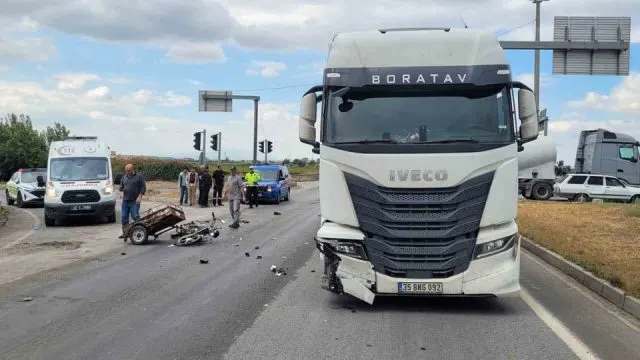 Salihli’de Tırla Çarpışan Sepetli Motosikletin Sürücüsü Öldü Salihli’de Tırla Çarpışan Sepetli Motosikletin Sürücüsü Öldü