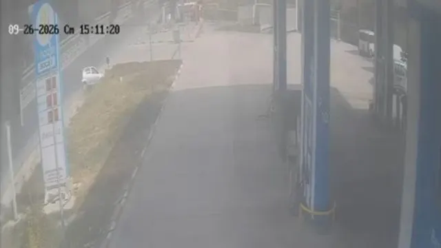 Söke'de Duvara Çarpan Otomobil Yan Yattı: 3 Yaralı