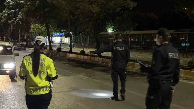 Aydın'da Polis Denetimleri Sürüyor: Şüpheli Araçlar Kontrolde