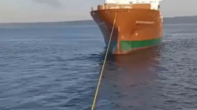 Çanakkale Boğazı'nda Arızalanan Gemi Demir Sahasına Çekildi Çanakkale Boğazı'nda Arızalanan Gemi Demir Sahasına Çekildi