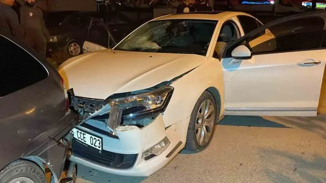 Karaman'da Kontrolsüz Kavşakta Çarpışma: 3 Yaralı Karaman'da Kontrolsüz Kavşakta Çarpışma: 3 Yaralı
