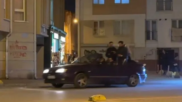 Eskişehir'de Üstü Açık Otomobilde Tehlikeli Hareketlere Polis Müdahalesi