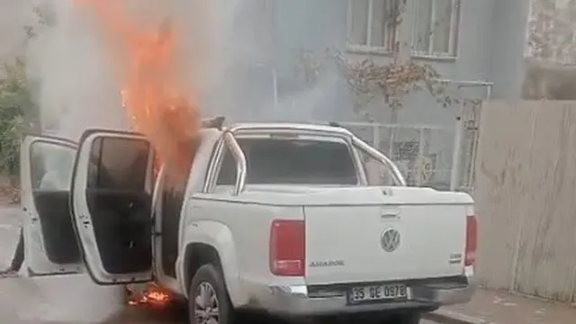 Buca’da Seyir Halindeki Minibüste Patlama Paniği Buca’da Seyir Halindeki Minibüste Patlama Paniği