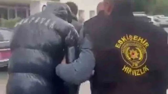 Eskişehir'de İşyerlerinden Hırsızlık Yapan 3 Şüpheli Operasyonla Yakalandı