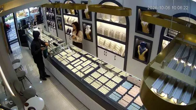 Kapaklı'da Kuyumcuda Oyuncak Tabancalı Girişim Çalışanın Tepkisiyle Yarıda Kaldı Kapaklı'da Kuyumcuda Oyuncak Tabancalı Girişim Çalışanın Tepkisiyle Yarıda Kaldı
