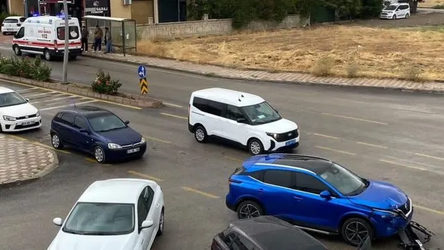 Elazığ’da İki Otomobil Çarpıştı: Bir Yaralı
