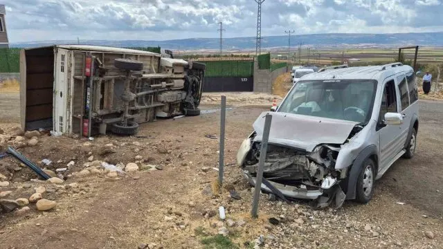 Araban'da Kavşakta Çarpışan Araçlarda 5 Kişi Yaralandı