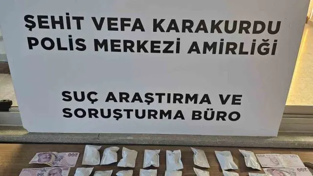 Çekmeköy'de Otomobilin Gizli Bölmesinden 127,2 Gram Marihuana Çıktı