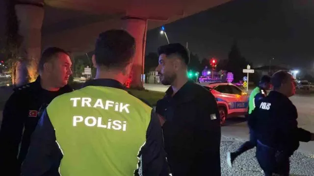 Kayseri'de Dur İ̇htarına Uymayan Sürücü Kaza Yerinde Yakalandı Kayseri'de Dur İ̇htarına Uymayan Sürücü Kaza Yerinde Yakalandı