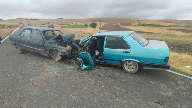 Afyonkarahisar Çobanlar'da İki Otomobil Çarpıştı: 5 Yaralı