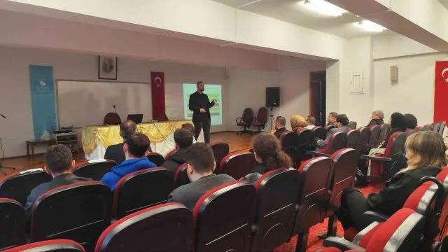 Düzce Üniversitesinde Bağımlılığın Hukuki Boyutu Anlatıldı Düzce Üniversitesinde Bağımlılığın Hukuki Boyutu Anlatıldı