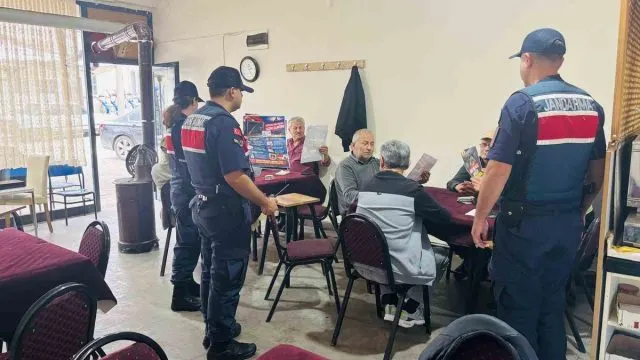 Tokat’ta Jandarmadan Ailelere Güvenli Silah Uyarısı Tokat’ta Jandarmadan Ailelere Güvenli Silah Uyarısı