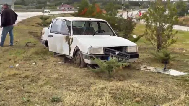 Elazığ-Bingöl Yolunda Refüje Çıkan Tofaş Otomobilde 2 Yaralı